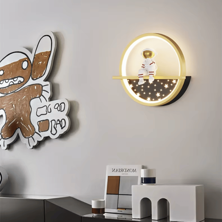 MYTHARIL - Applique Murale Chambre Enfant, LED Astronaute, Éclairage Fun