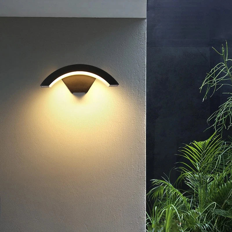 XELYRA -Applique murale extérieure avec détecteur de mouvement intégré , Design moderne avec diffuseur LED pour terrasse ou façade