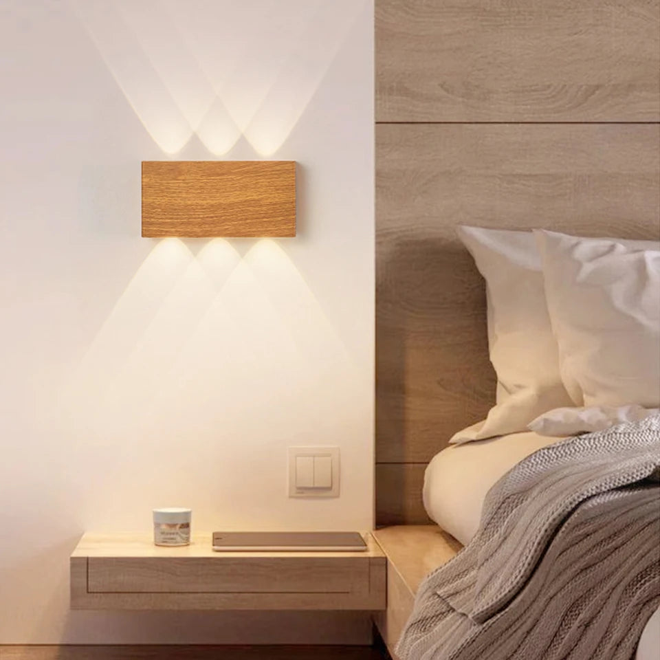 ALUN - Applique murale moderne et minimaliste en bois naturel avec éclairage LED réglable, idéale pour chambre, cuisine et escalier