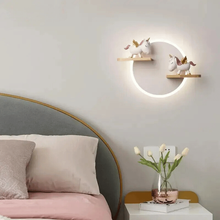 THERIS - Applique Murale Chambre Enfant, ludique avec LED circulaire, étagères en bois et figurines licorne, ambiance féérique